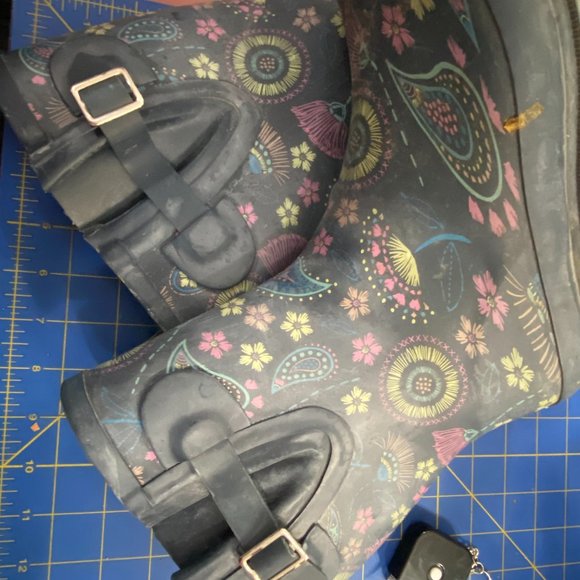 Western Garden Rain Boots - Picture 7 of 9